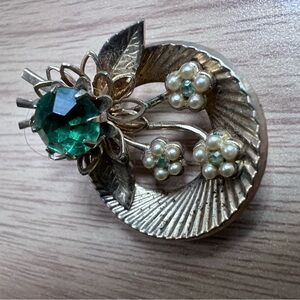 Elegant Gold and Green Brooch